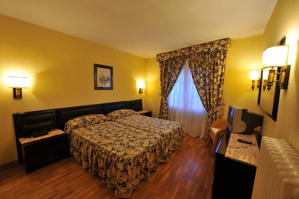 Hotel Tall De Conill Capellades Phòng bức ảnh