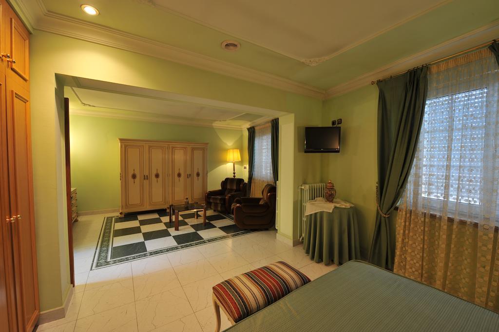 Hotel Tall De Conill Capellades Phòng bức ảnh